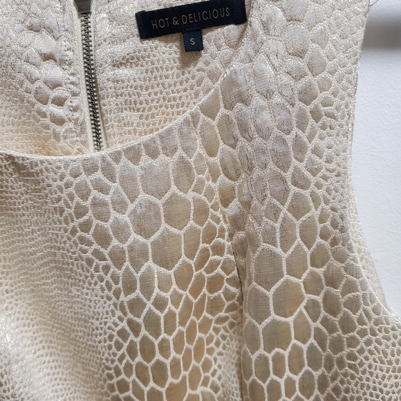 Gold scale dress - Picture 3 of 5